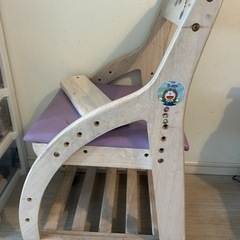 天然木　子ども用学習椅子の画像