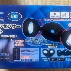 ツインセインサーライト　センサーライト　ソーラーパネルの画像