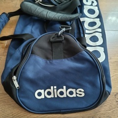 adidas アディダス　スポーツバッグ　紺色　家族旅行、学校行事、スポーツに便利の画像