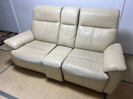 美品　
本革　GITIO 電動リクライニングソファ(2.5人掛け)USB付き
