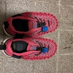 KEEN ユニーク　キッズサンダル