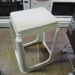 セール中につき、通常特価2,728円より半額の1,364円!　スタッキングチェア　角イス　プラスチックチェア　椅子　スツール　ミシン椅子　チェアの画像
