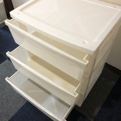 プラスチック3段チェストの画像