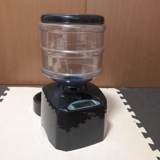 ペット　自動給餌器