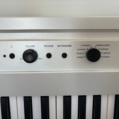 最終値下げ　新品同様のキーボード、イスとスタンドおつけします。の画像