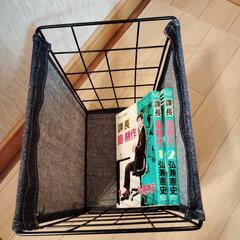 カゴとチーバくんのストラップの画像