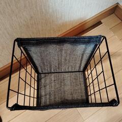 カゴとチーバくんのストラップの画像