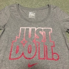 NIKE ナイキ レディース Tシャツの画像
