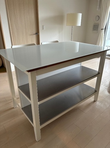 IKEAアイランド型キッチンダイニングテーブル(ガラス天板付)＆チェア