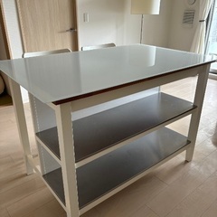 IKEAアイランド型キッチンダイニングテーブル(ガラス天板付)＆チェア