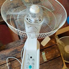 テクノス　３０cmフルリモコン　壁掛け扇風機　５日間使用　新品同...