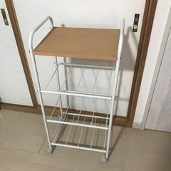 白色と木目調の収納カート