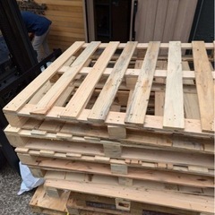 焚き火やキャンプに。木製すのこ
パレット無料　　の画像