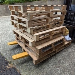 焚き火やキャンプに。木製すのこ
パレット無料　　