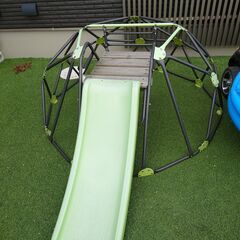 屋外用ジャングルジム・滑り台　おしゃれです