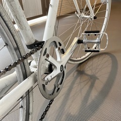 <8/4までの販売!!>　[引渡希望] FUJI Ballad XXS 白 クロスバイク 自転車 (適正身長158-165cm) veloサドル, ヘルメット付きの画像