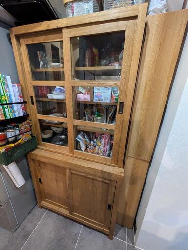 クラッシュゲート　キャビネット　食器棚
