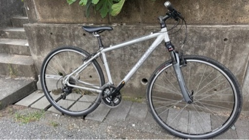 自転車 トレック　
クロスバイク