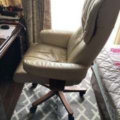 IDC大塚家具□Hjellegjerde イエリアーダ □ 総革張り デスクチェア