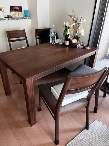 ダイニングテーブル