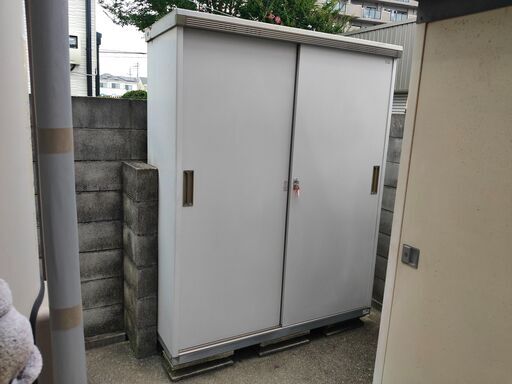 くまねず<加古郡播磨町引取限定>（イナバ物置）収納☆物置②☆w1550 x600 xh2030(鍵付き)