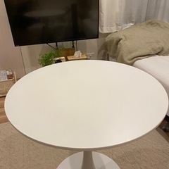 丸テーブルの画像