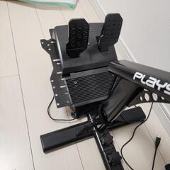 PlaySeat　レーシングコックピットの画像