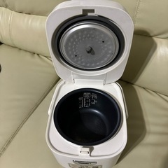 炊飯器　3号炊き　アイリスオーヤマ2019年式
の画像