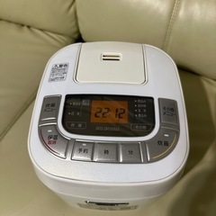 炊飯器　3号炊き　アイリスオーヤマ2019年式
の画像