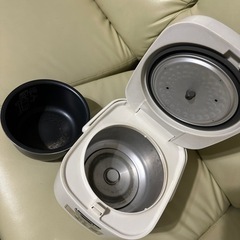 炊飯器　3号炊き　アイリスオーヤマ2019年式
の画像