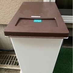 ゴミ箱　の画像