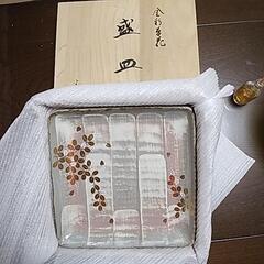 たち吉製盛皿(金彩草花)