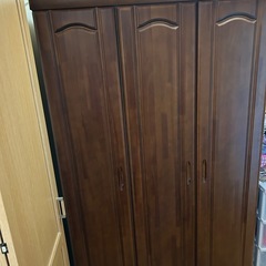 本棚、食器棚、学習机、タンスの画像