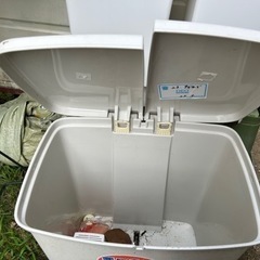 ゴミ箱の画像