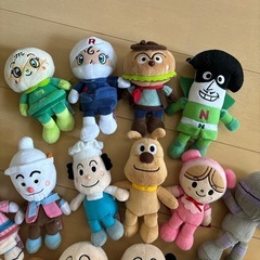 アンパンマンの人形16体の画像