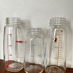 ミルトン容器　哺乳瓶3本　粉入れ　哺乳瓶入れ便利なセットの画像