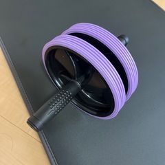 ヨガマットと腹筋ローラーセットの画像