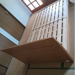 ベッドフレームの画像