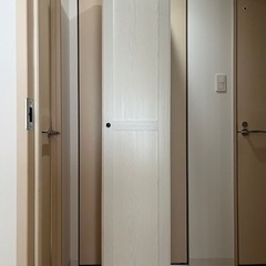 扉付き本棚