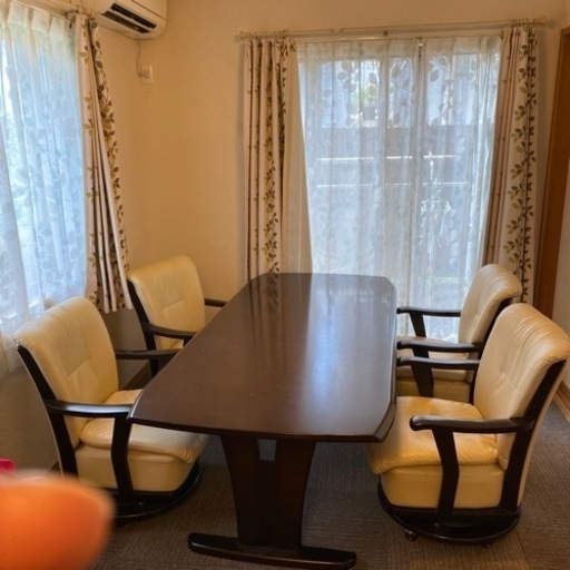 ダイニングテーブル、椅子