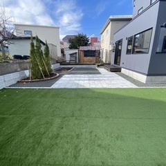 道路舗装工事の現場作業員の画像