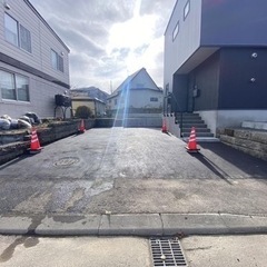 道路舗装工事の現場作業員の画像
