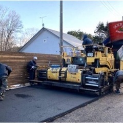 道路舗装工事の現場作業員