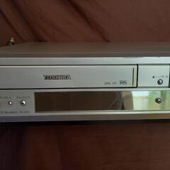 【取引中】TOSHIBA   VHSビデオデッキ、DVDプレーヤーの画像