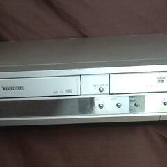 【取引中】TOSHIBA   VHSビデオデッキ、DVDプレーヤー