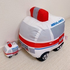 【お取引き中】トミカ 救急車　クッション と キーホルダー