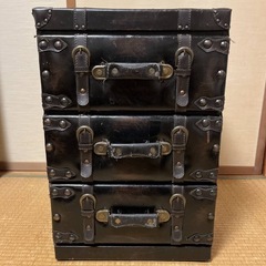 革がとてもかなりカッコいいアンティーク ヴィンテージ トランク型三段