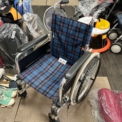 紺色/チェック模様の車椅子