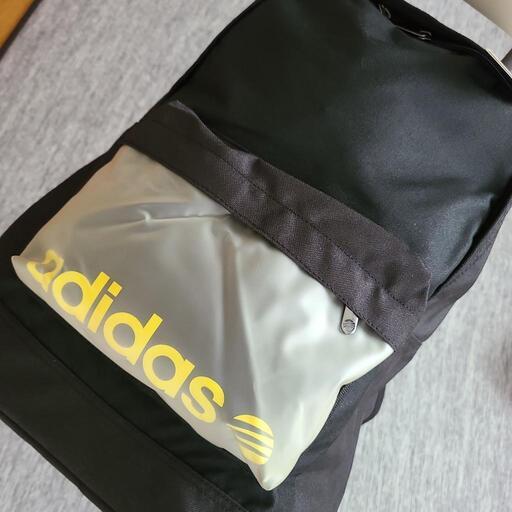 アディダス　新品未使用　定価￥4,290 タグ付きadidas　バックパック　リュック
