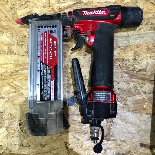 【に.ec】北海道旭川市発　マキタ 高圧仕上釘打 AF552H ジャンク 【エア釘打機/工具/makita/15～50mm】中古品 エ